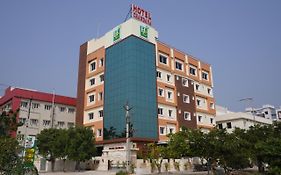Hotel Chandana Square